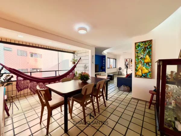 Vendo apartamento nos Aflitos com 118m² - 3 quartos - 1 suíte - 1 vaga coberta - andar alto.