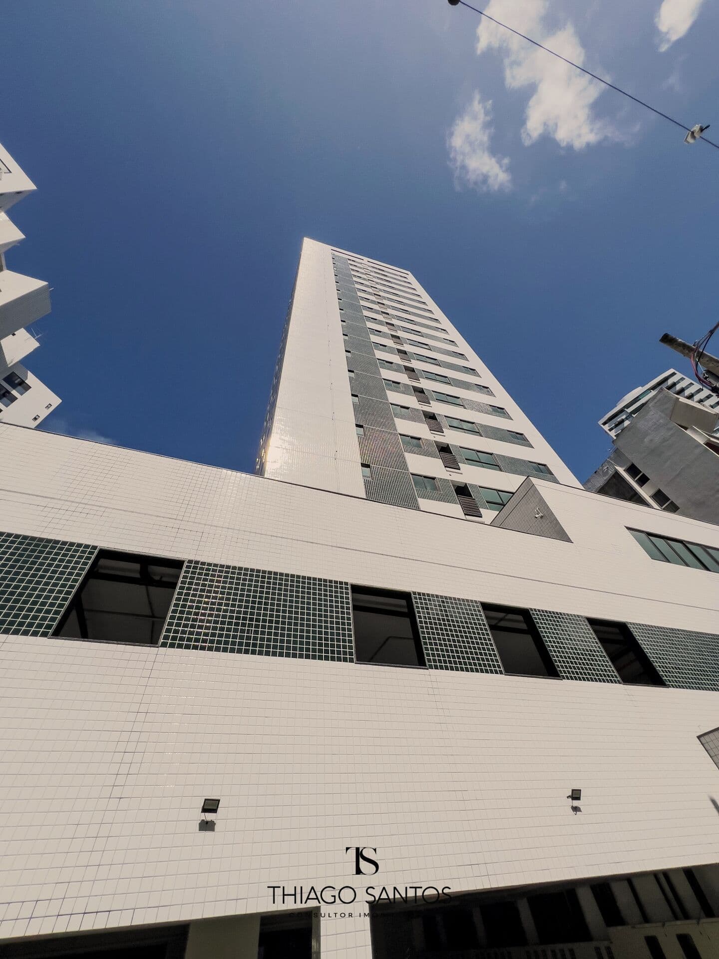Vendo apartamento em Boa Viagem - 63m² - 2 quartos - 1 suíte - 1 vaga coberta.