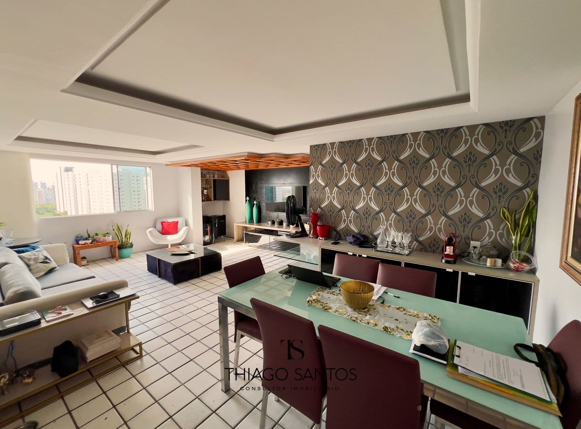 Vendo apartamento na Torre - 95m² - 2 quartos - 1 suíte - 1 vaga coberta - reformado - andar alto.