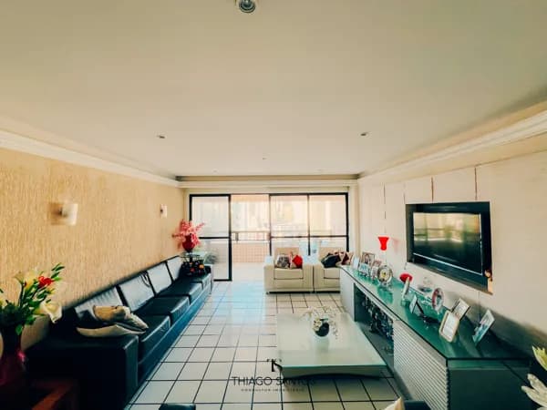 Vendo apartamento em Boa Viagem 148m² - 3 quartos - 1 suíte - 2 vagas cobertas e soltas.