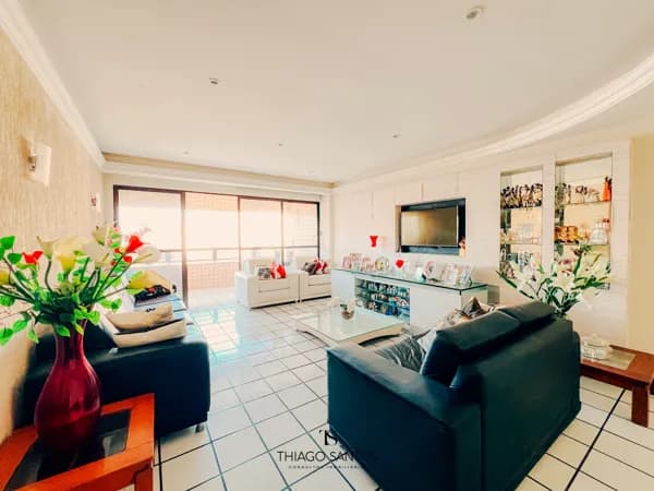 Vendo apartamento em Boa Viagem 148m² - 3 quartos - 1 suíte - 2 vagas cobertas e soltas.