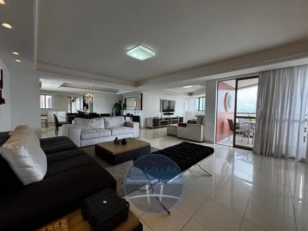 Casa Forte | 4 suítes - 3 vagas de garagem