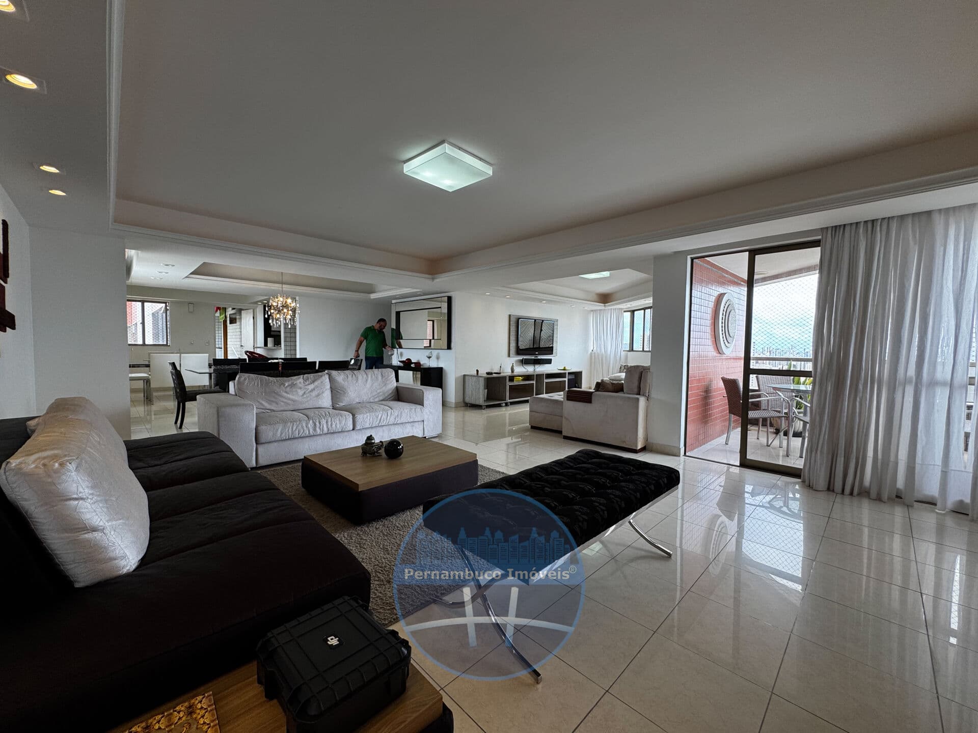 Casa Forte | 4 suítes - 3 vagas de garagem