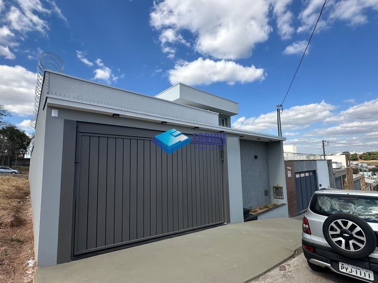 Casa em Passos - Parque das Aroeiras