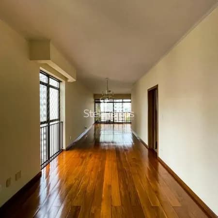Apartamento clássico no Centro