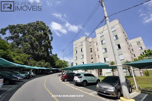 Apartamento 2 quartos cozinha com fogão e armarios e cama em itapevi prox ao centro da cohab
