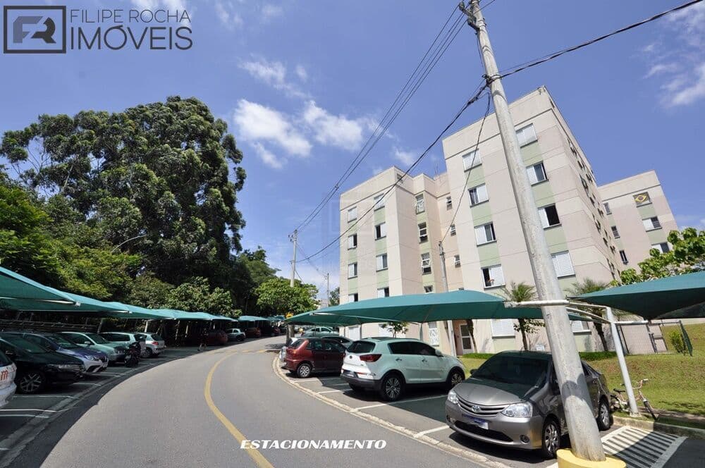 Apartamento 2 quartos cozinha com fogão e armarios e cama em itapevi prox ao centro da cohab