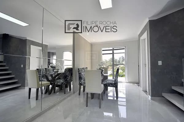 Linda casa tipo sobrado com 3 quartos dentro do Condominio Parque Rizzo