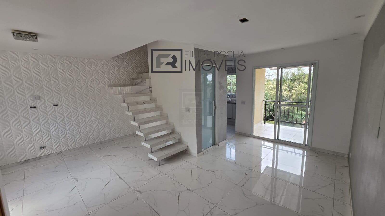 Linda Casa tipo sobrado com 3 quartos 2 vagas dentro do Condominio Parque Rizzo Cotia