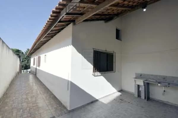 Casa 2 Quartos sendo 1 suite 2 vagas amplo quintal em Cotia Bairro Lageado