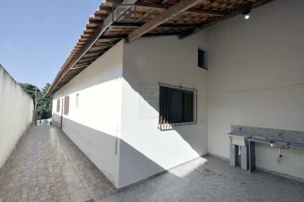 Casa 2 Quartos sendo 1 suite 2 vagas amplo quintal em Cotia Bairro Lageado