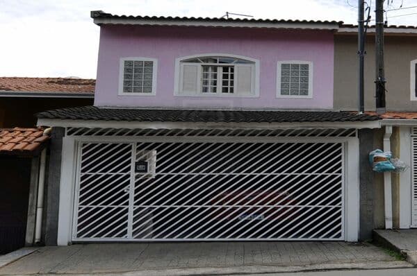 Linda Casa tipo sobrado 3 quartos 2 vagas à Venda no Jardim Rainha, Próxima ao Centro de Itapevi Aceita financiamento pela CAIXA