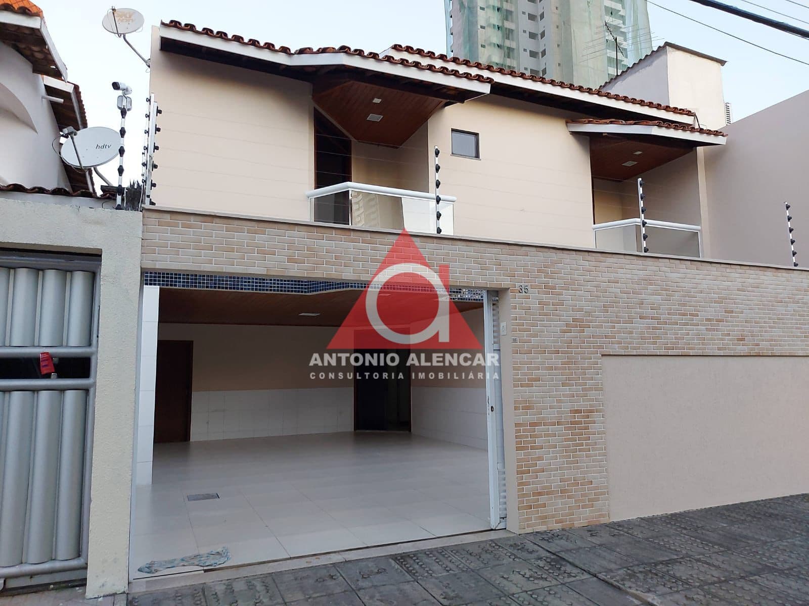 Sobrado em Feira de Santana - Santa Mônica