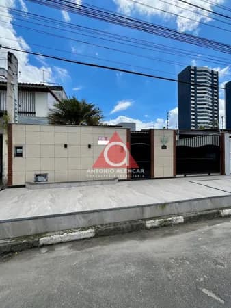 Casa em Feira de Santana - Santa Mônica