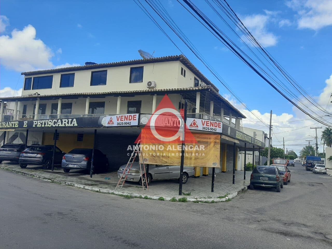 Prédio/Edifício Inteiro em Feira de Santana - Santa Mônica