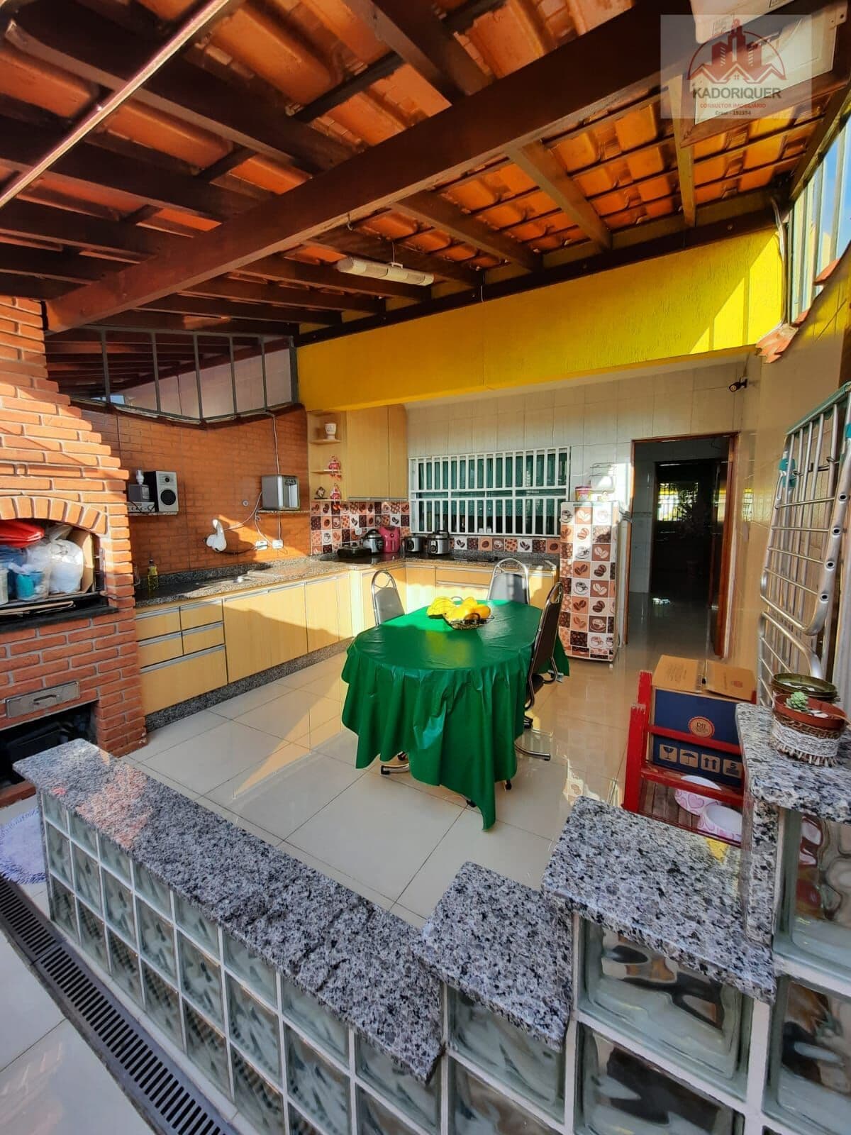 Casa Sobrado à 3 km do metrô Camilo Haddad