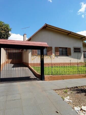 Casa Padrão à Venda