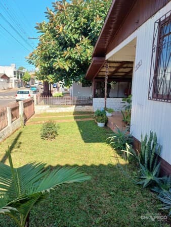 Terreno com duas casas