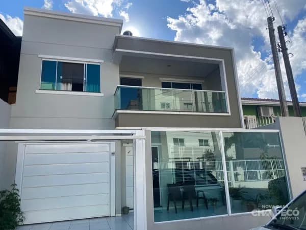 Linda Casa à Venda no Bairro São Cristóvão