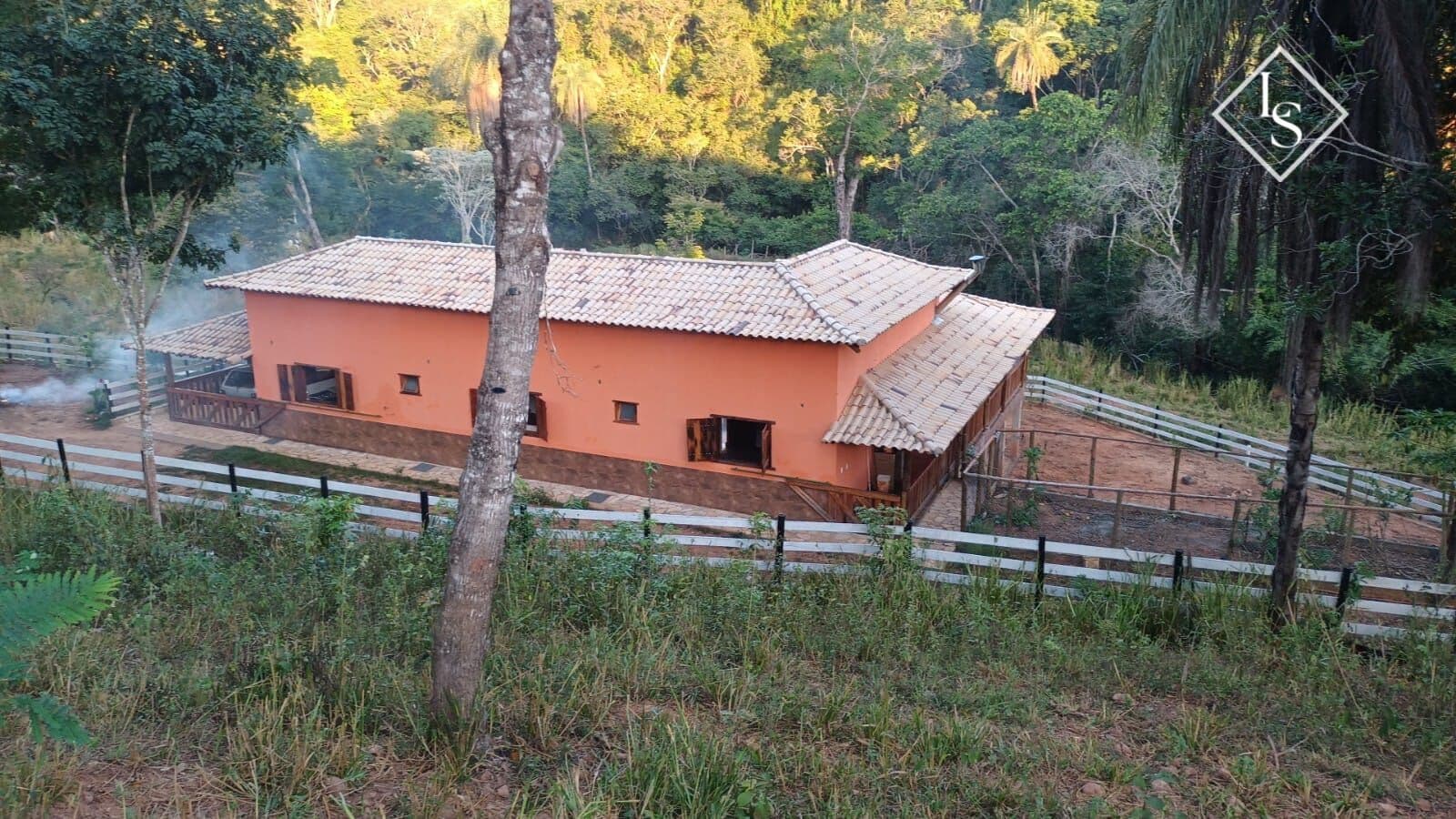 LINDO SÍTIO EM JABOTICATUBAS, COM ÁGUA CORRENTE NOS FUNDOS , CASA MUITO BOA