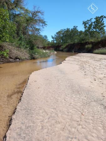 Fazenda de 1050 hectares em Buritizeiro-MG, para eucalipto ou gado. Riacho com nascente própria.