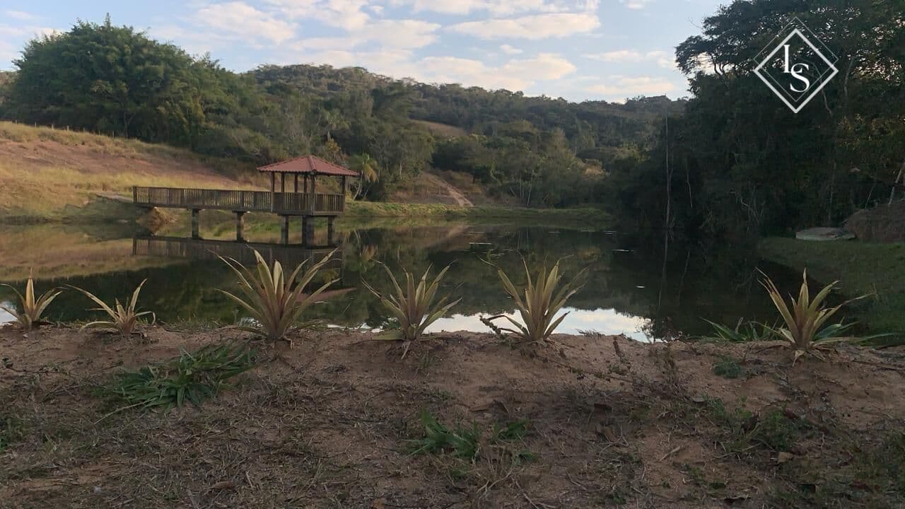 Fazenda de 30 hectares em Oliveira-MG, Toda formada, 5 represas e varias nascentes,