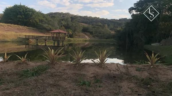 Fazenda de 30 hectares em Oliveira-MG, Toda formada, 5 represas e varias nascentes,