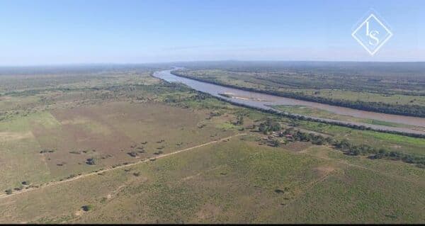 FAZENDA de 514 hectare Buritizeiro, as margens do Rio São Francisco, plana e formada
