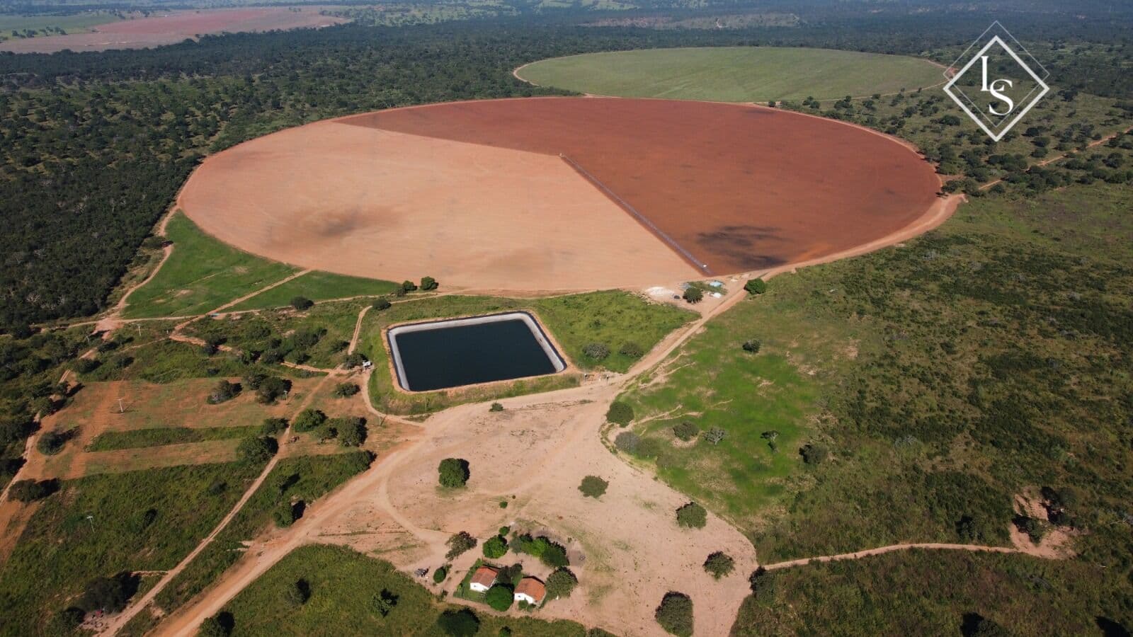EXCELENTE FAZENDA DE 1.254 HA COM PIVÔ NAS MARGENS DO SÃO FRANCISCO
