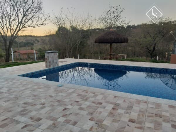 Lindo Sítio 3,000m2 em Esmeraldas/MG no condomínio Encontro das Águas, quadra, piscina e casa boa