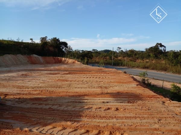 Terreno 8.000 m2 , as margens da MG060 ,bairro tropeiros em esmeraldas , com energia trifásica