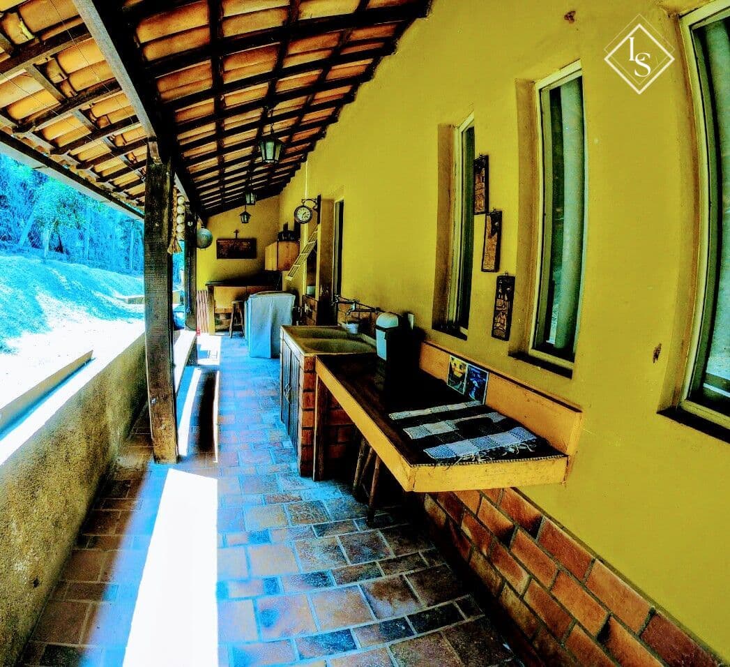 Casa no Condomínio Condados da Lagoa em lote de esquina com topografia plana de 1350 m2.