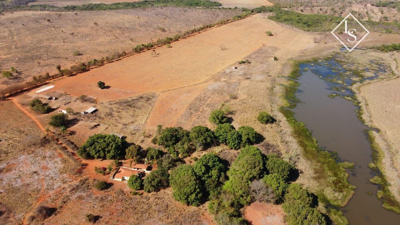 Fazenda de 110 hectares em Curvelo-MG ,com córrego, toda plana, porteira fechada
