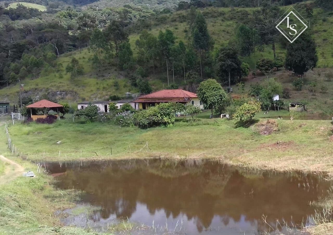 Fazendinha 2.2 hectares em Ipoema MG, casa, queijeira, lago com agua corrente,mina
