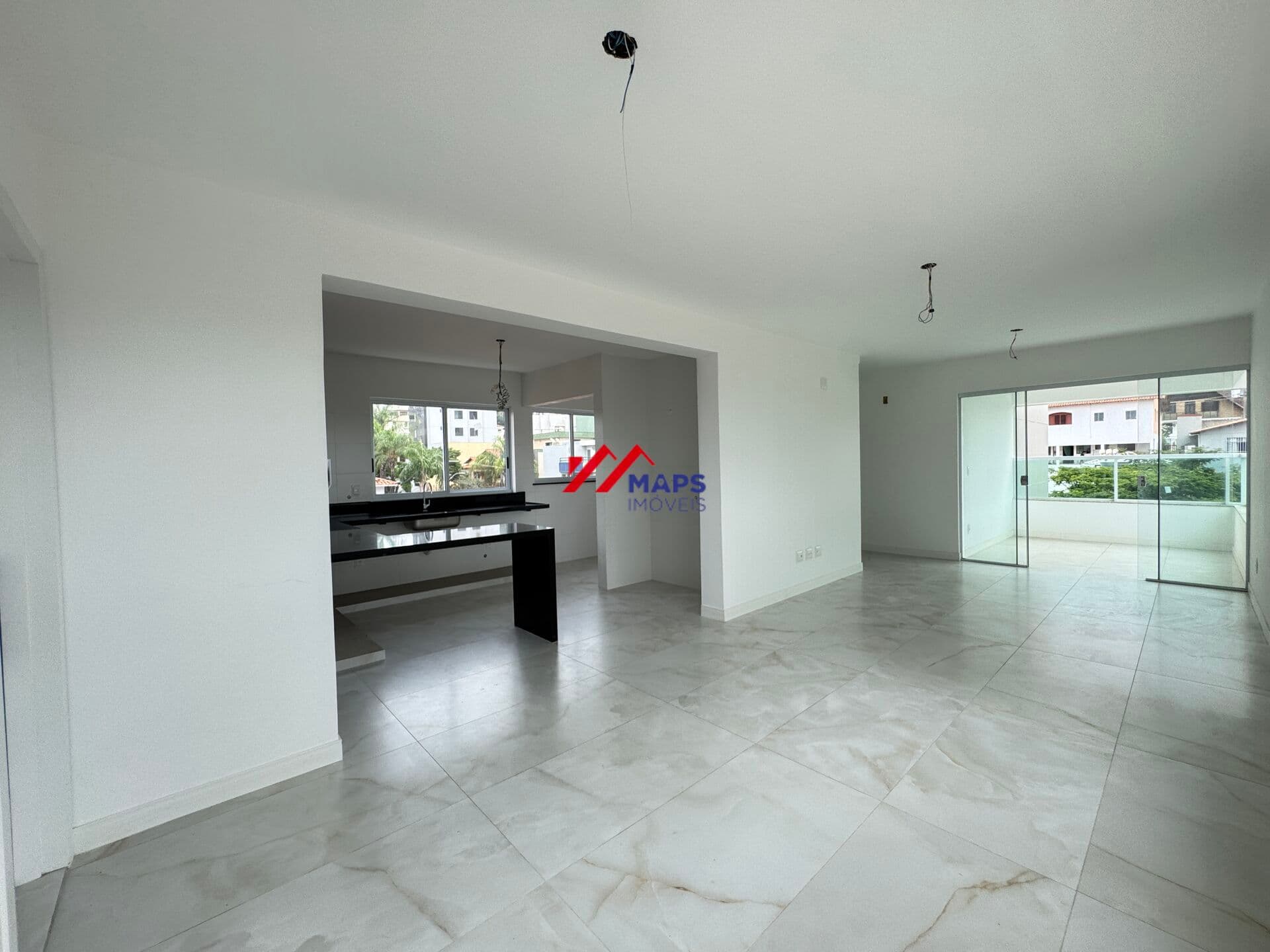 Apartamento com quatro quartos, uma suíte, duas semi-suítes e quatro vagas de garagem no bairro Jaraguá - Belo Horiz.