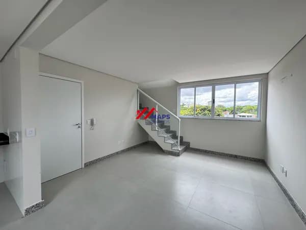 Cobertura com três quartos, suíte e quatro vagas de garagem no bairro Santa Inês - Belo Horizonte/MG.