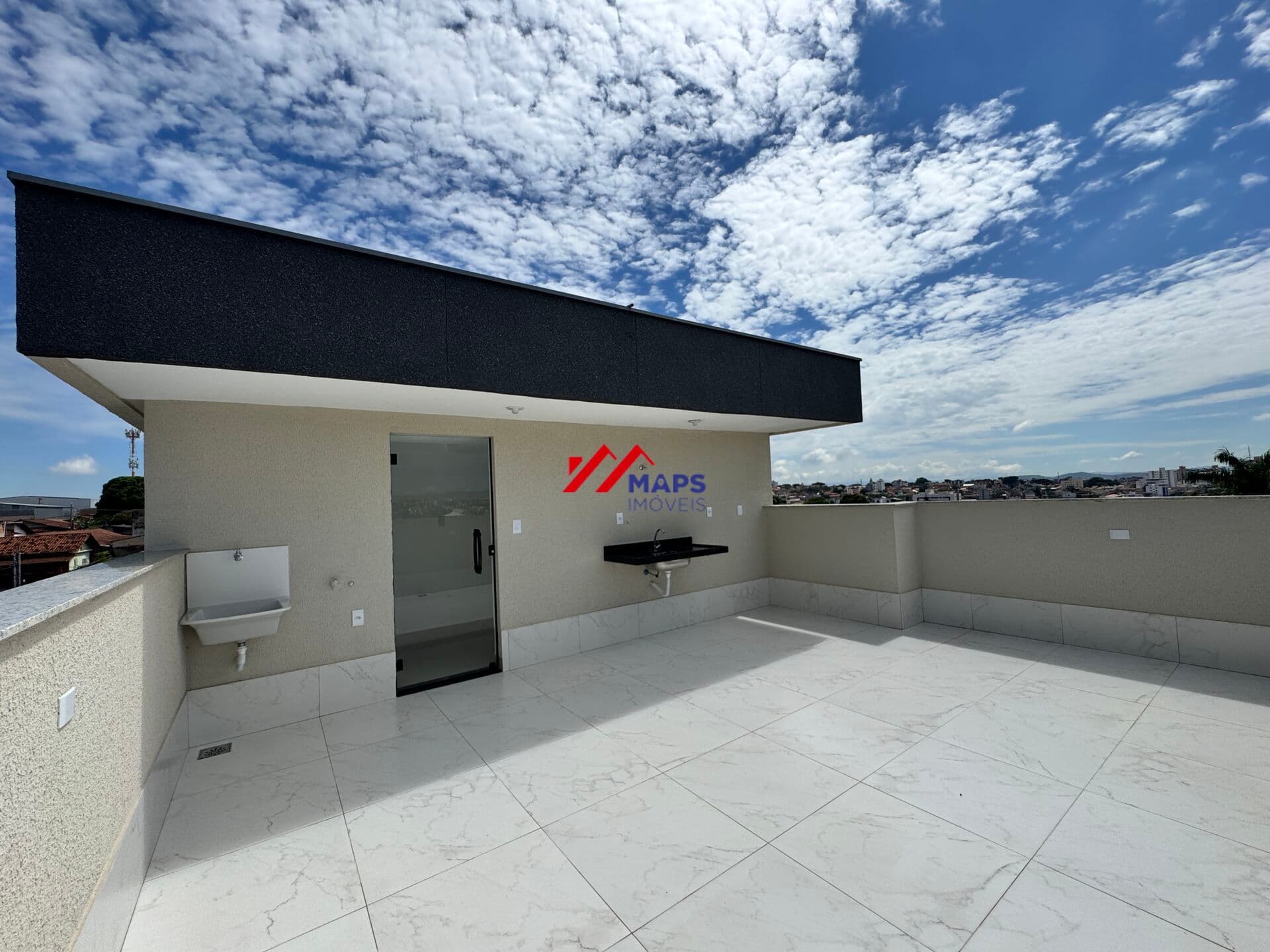 Cobertura com dois quartos e uma vaga de garagem no bairro Copacabana - Belo Horizonte/MG.