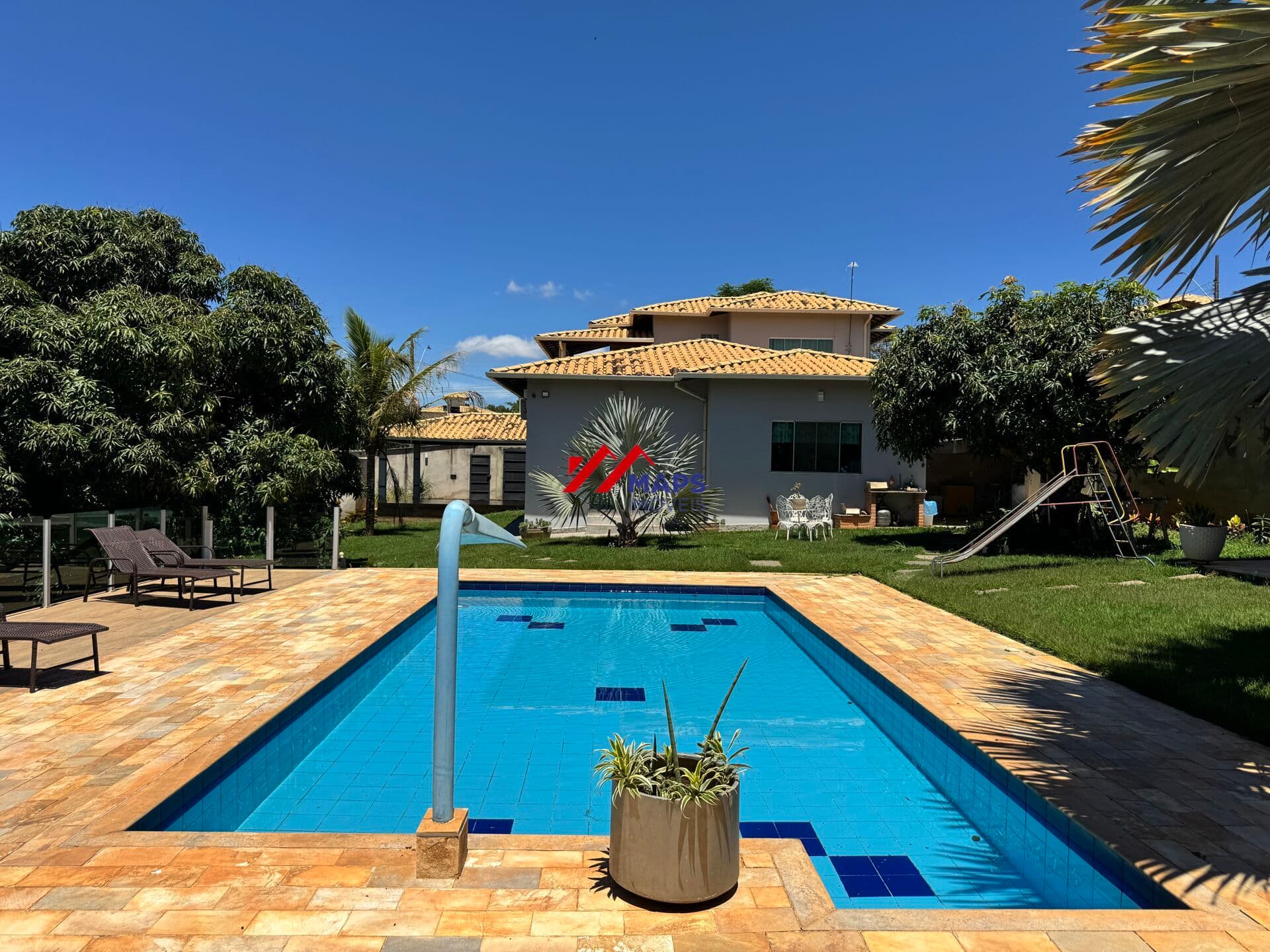 Casa à venda com cinco quartos, duas suítes e cinco vagas de garagem no bairro Lagoa Mansões - Lagoa Santa/MG.