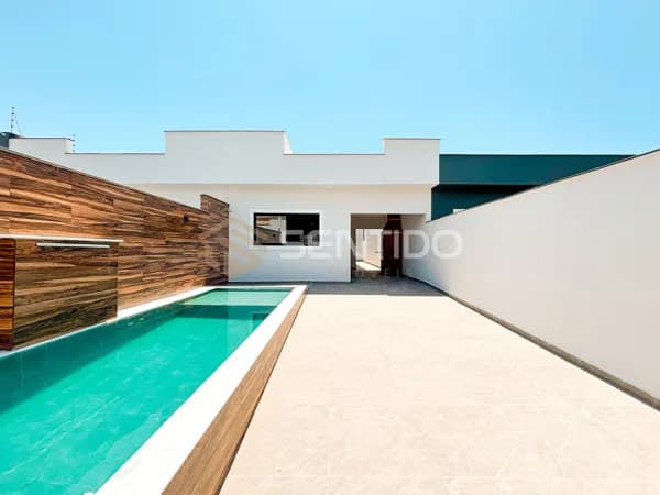 Casa térrea nova com piscina à venda próxima à praia em Itanhaém
