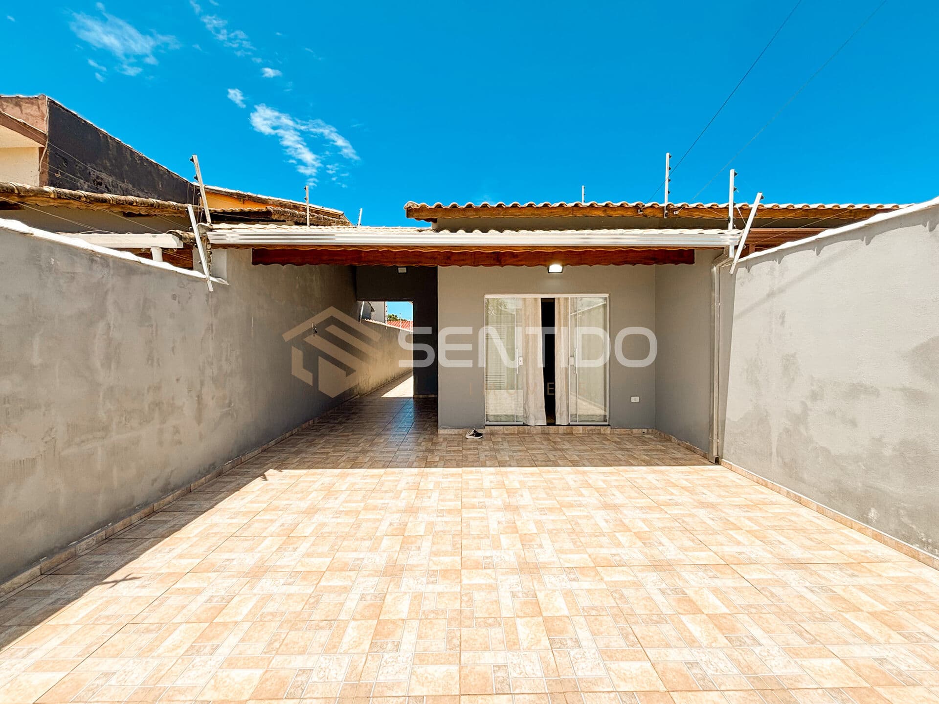 Casa à venda em Itanhaém no Cibratel com 2 dormitórios e área de lazer com piscina