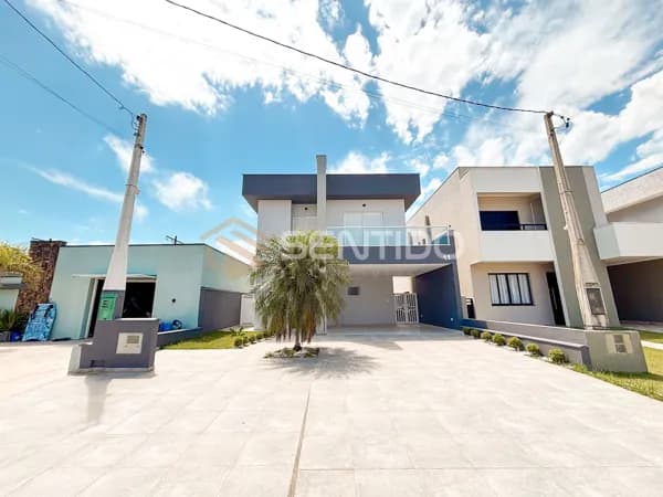 Sobrado à venda no Residencial Belize em Itanhaém | 4 dormitórios e Piscina Aquecida