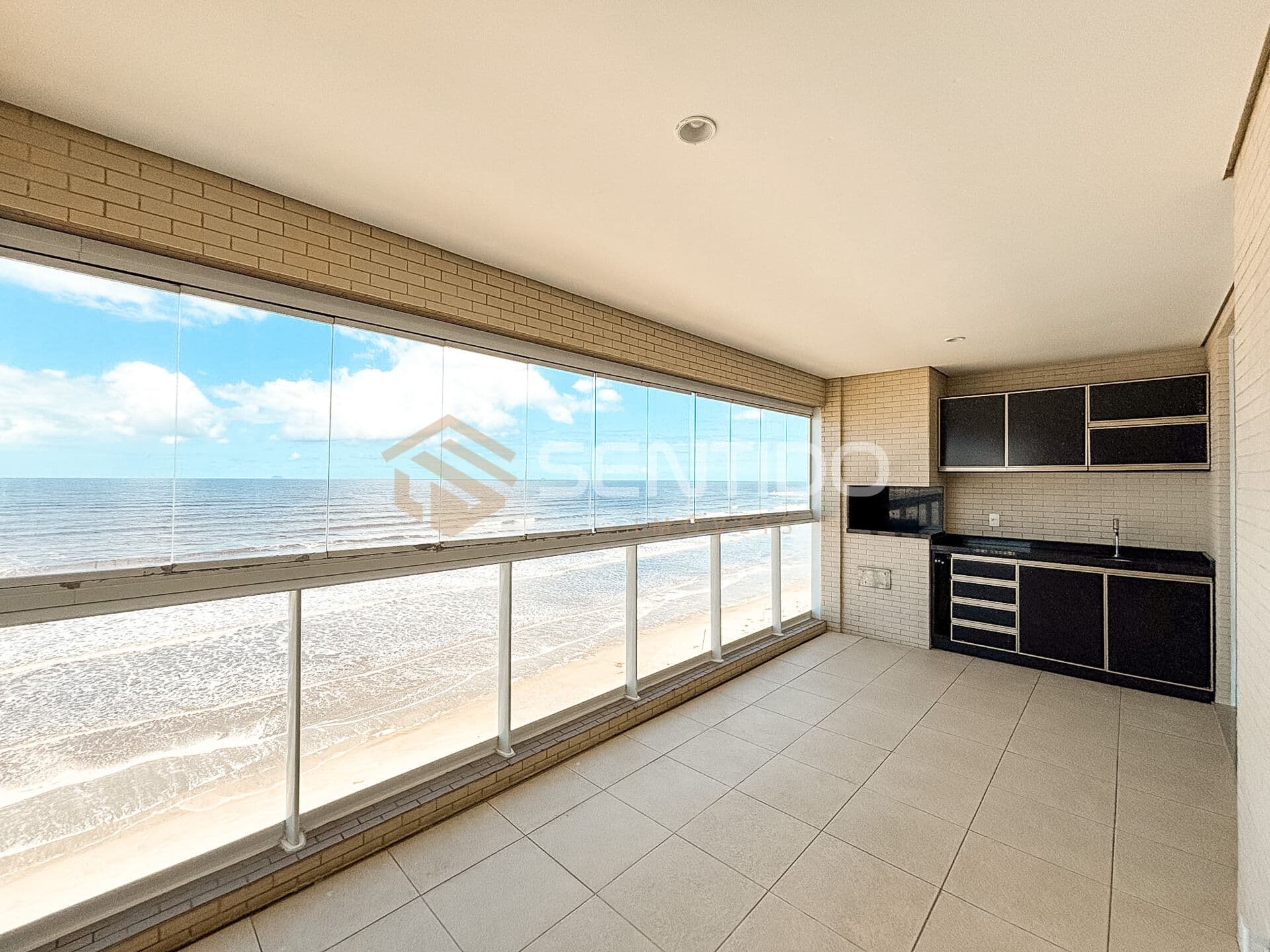 Apartamento para Locação em Itanhaém com 3 dormitórios e vista para o mar