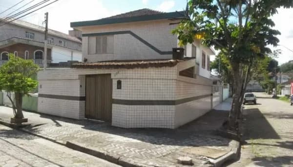 Casa Sobrado 3 dormitórios e 2 vagas VILA CASCATINHA, SÃO VICENTE.