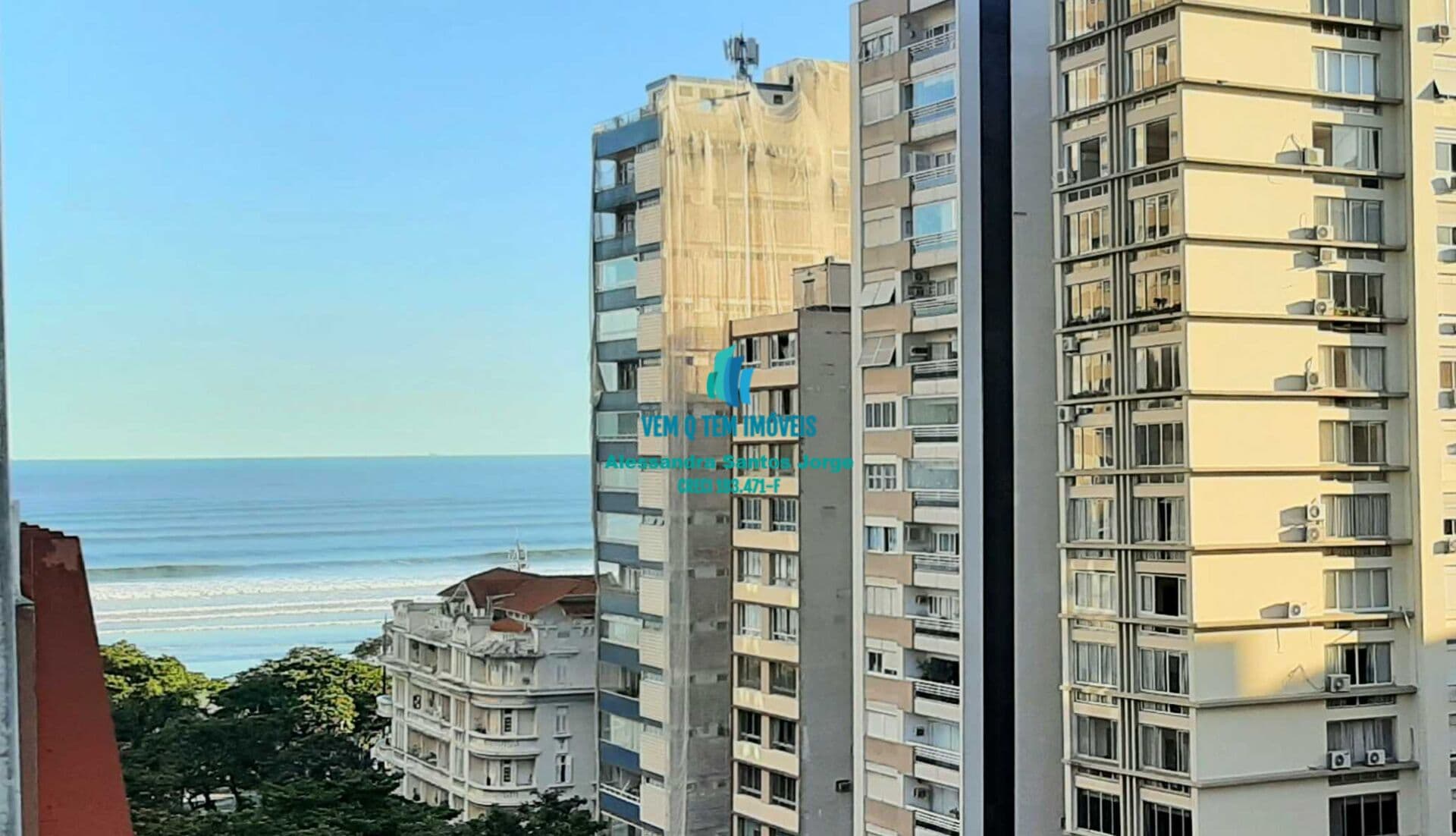 Apartamento Alto Padrão à VENDA, quadra da praia, 4 dormitórios e 2 VAGAS Boqueirão em Santos.