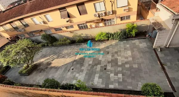 Casa 100% Térrea, ISOLADA EM AMBOS OS LADOS, quase 700m² de área total no Gonzaga em Santos