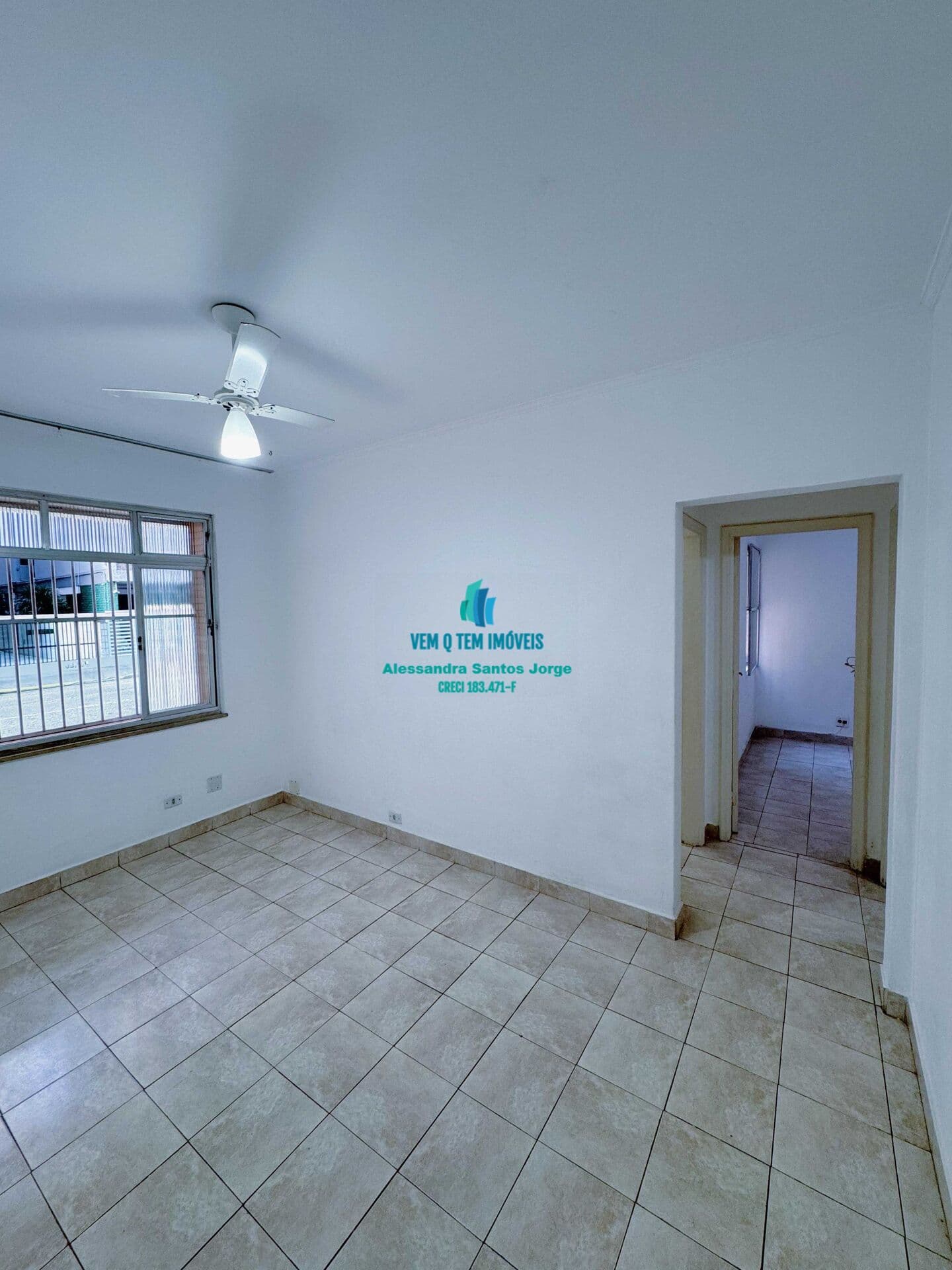 Apartamento Térreo 2 dormitórios, com vaga na quadra da praia VENDA, Boqueirão em Santos.