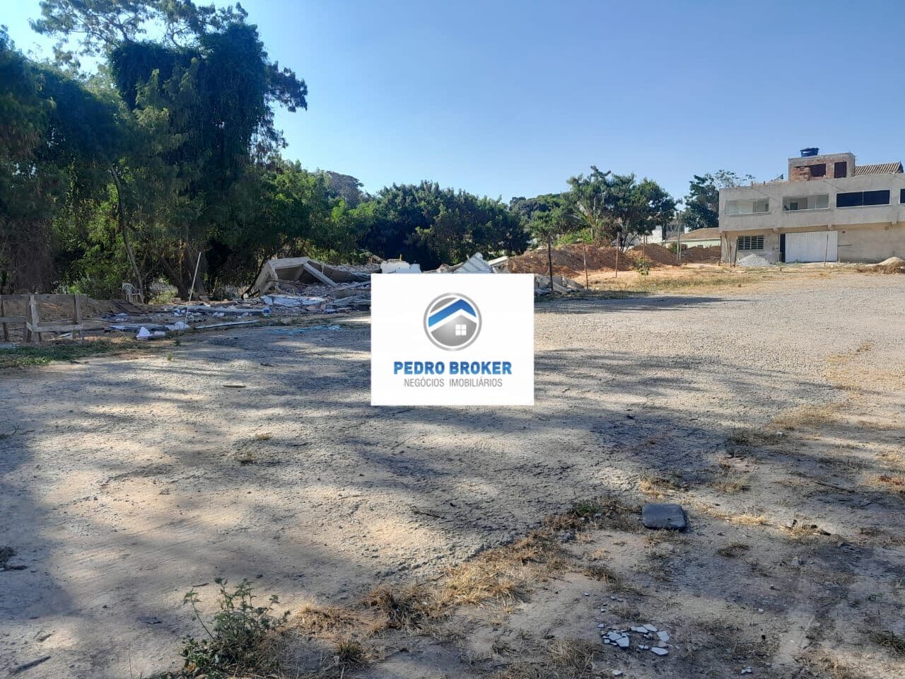Área Residencial/Comercial com 10.500m2, planissima no melhor ponto do bairro.