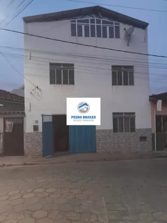 Kitinet com 01 quarto, suite, area serviço, pequeno quintal no centro de Jequeri/MG