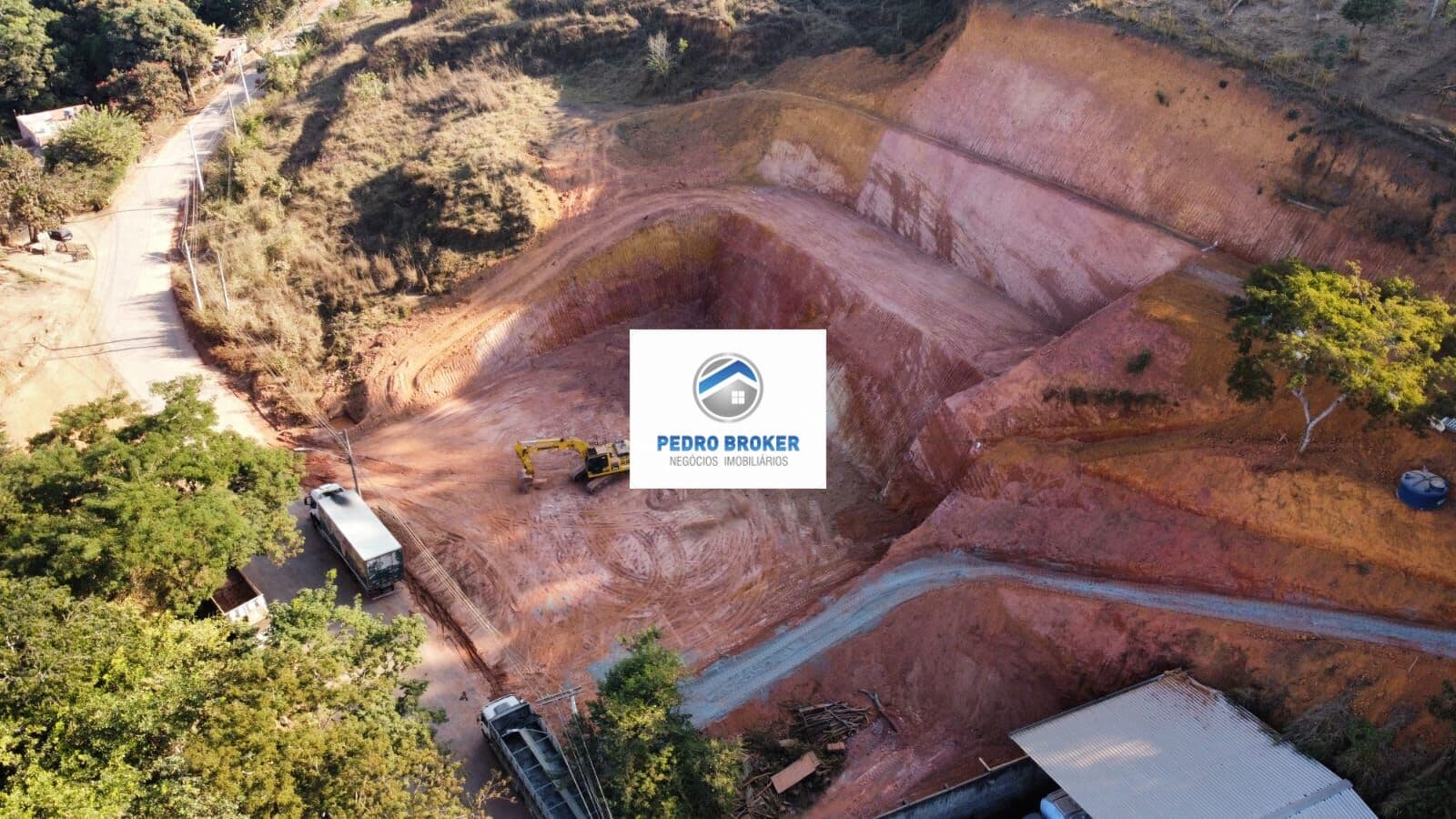 Lote com 1400m2 de área líquida, sendo 17 metros de frente para rua Afonso Pena, principal via de acesso a Ana Florencia. Ideal para emp. Comercial ou Industrial.