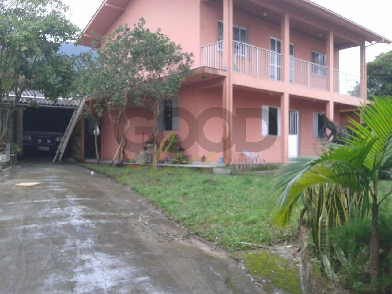 Ampla Casa de esquina em Praia de Fora